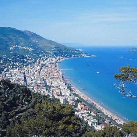 Hotel Danio Lungomare Alassio Esterno foto