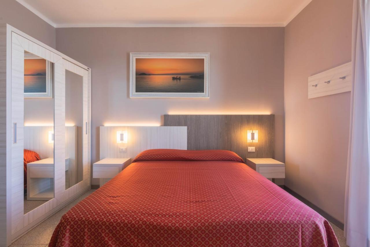 Hotel Danio Lungomare Alassio Esterno foto