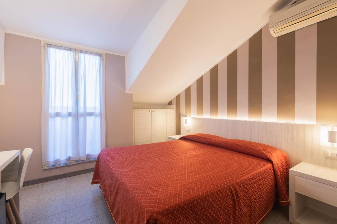 Hotel Danio Lungomare Alassio Esterno foto
