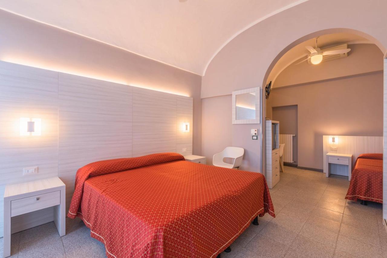 Hotel Danio Lungomare Alassio Esterno foto