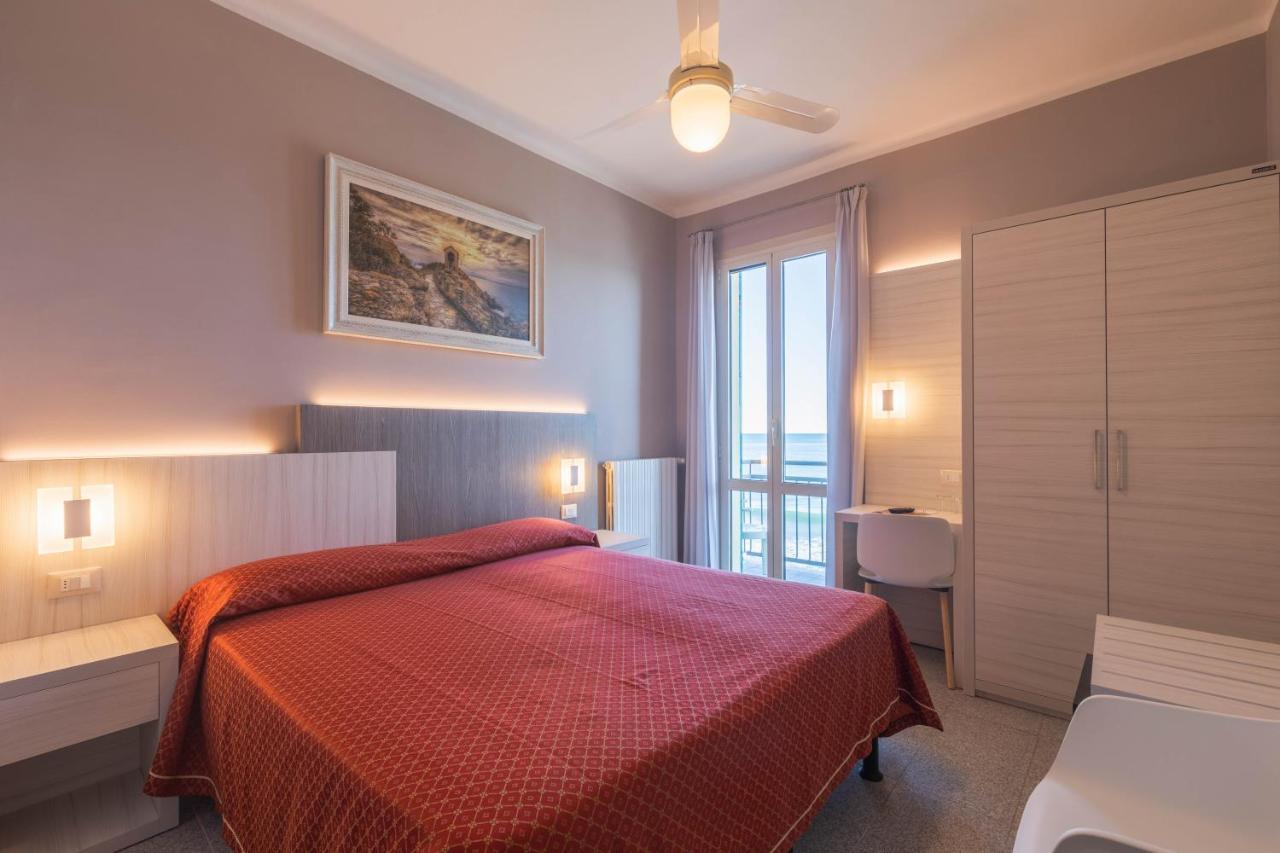 Hotel Danio Lungomare Alassio Esterno foto