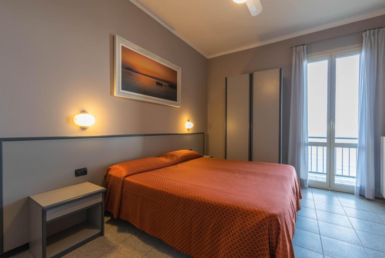 Hotel Danio Lungomare Alassio Esterno foto