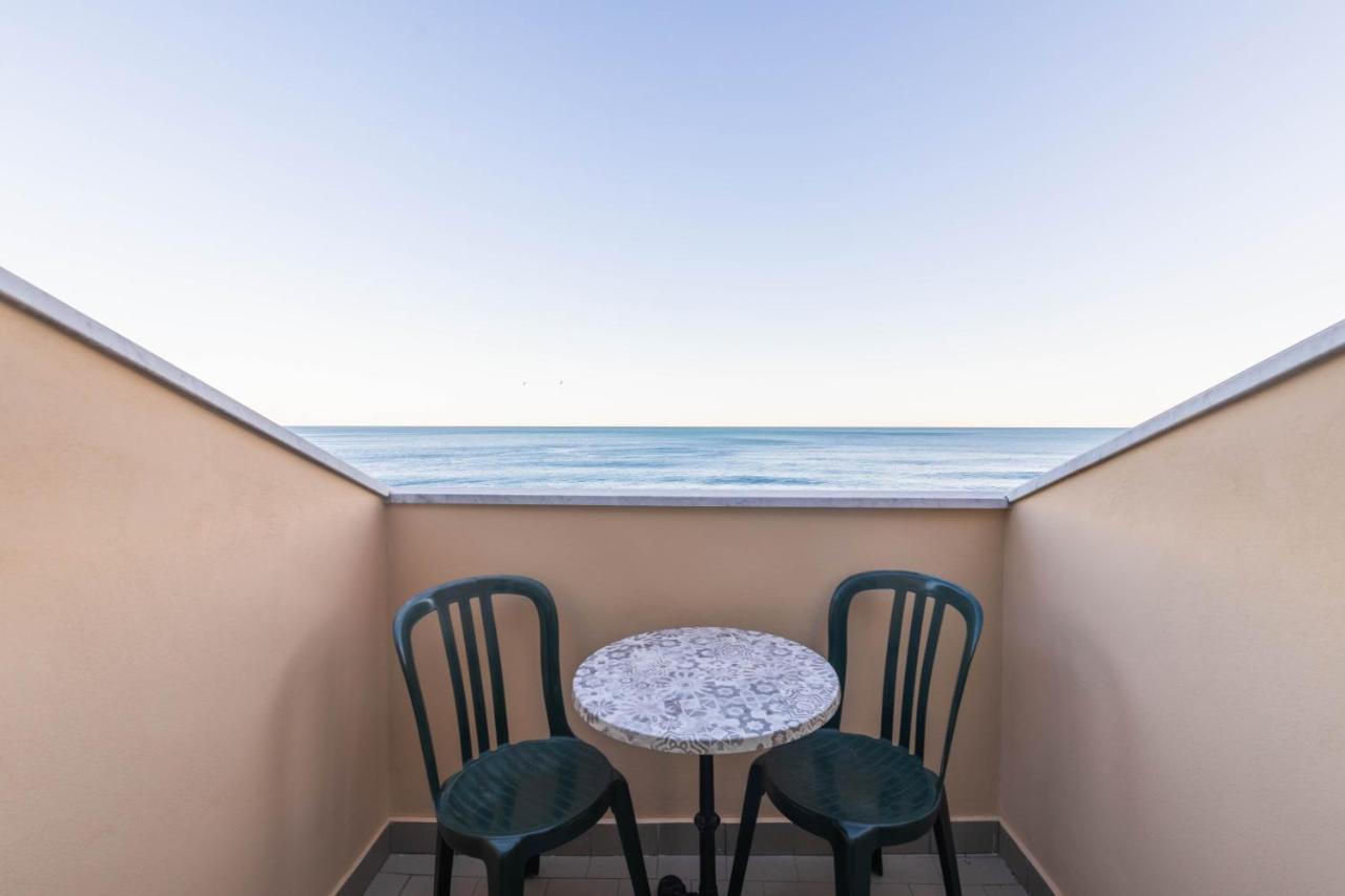 Hotel Danio Lungomare Alassio Esterno foto