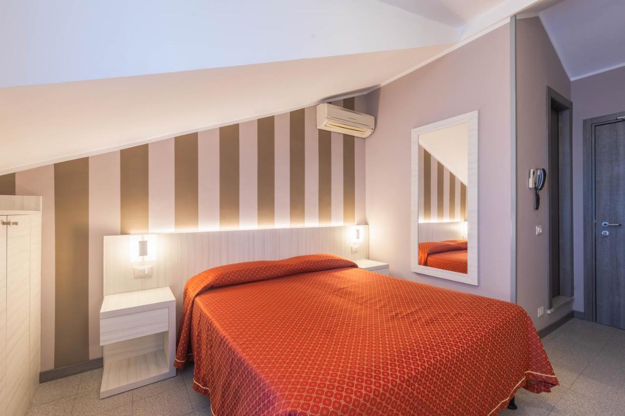 Hotel Danio Lungomare Alassio Esterno foto