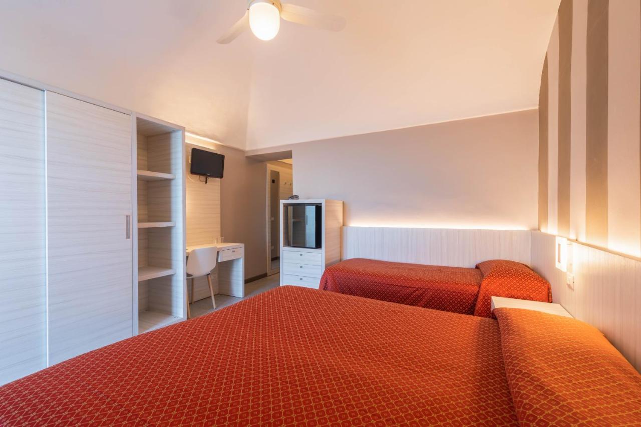 Hotel Danio Lungomare Alassio Esterno foto