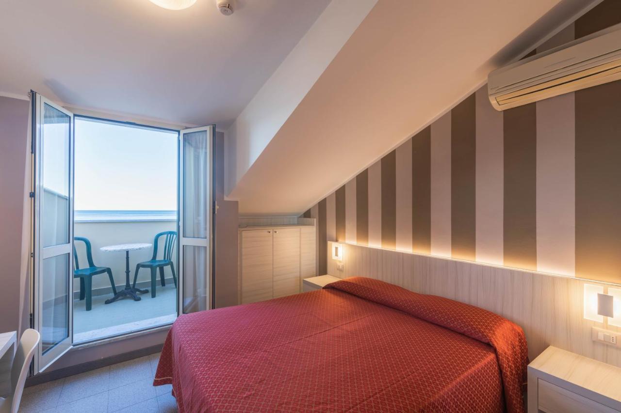 Hotel Danio Lungomare Alassio Esterno foto