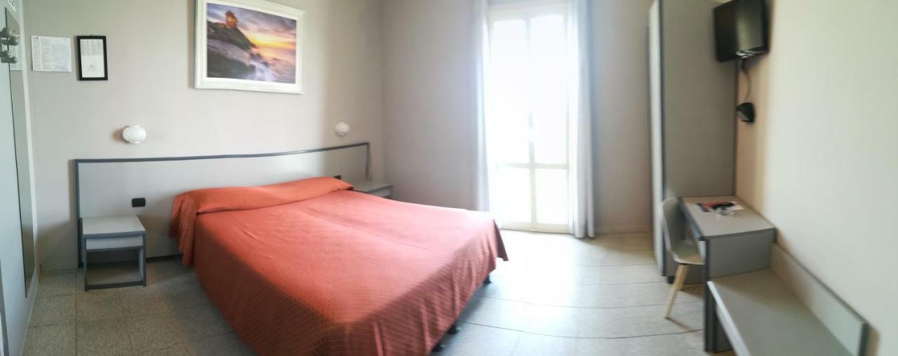 Hotel Danio Lungomare Alassio Esterno foto